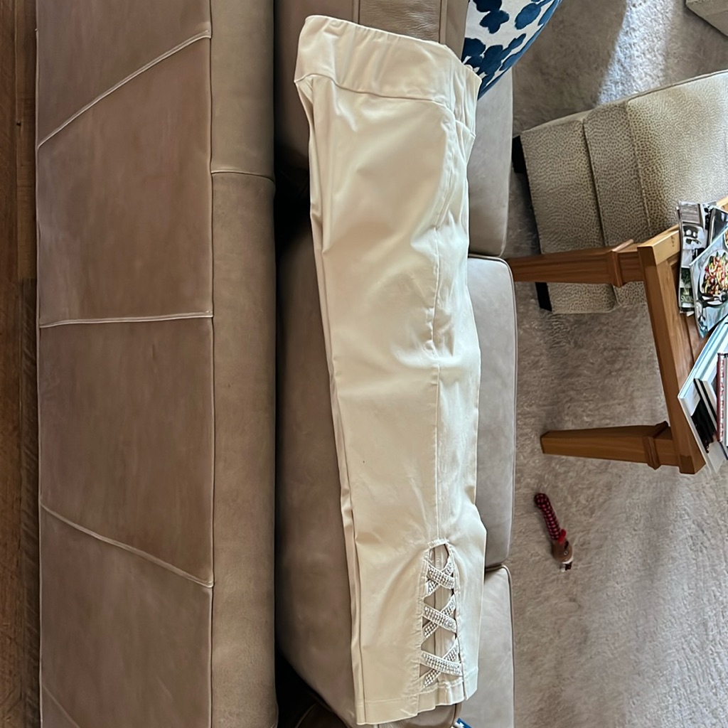Joseph Ribkoff Pull On Capri Pants, Ivory, Size 6